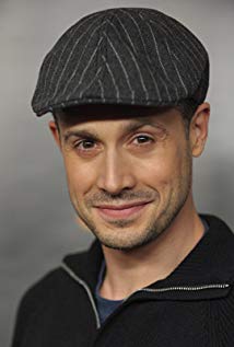 How tall is Freddie Prinze Jr?